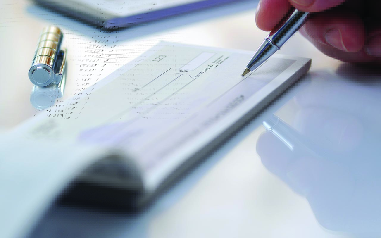 Chèque Falsifié : Qui Endosse la Responsabilité ?