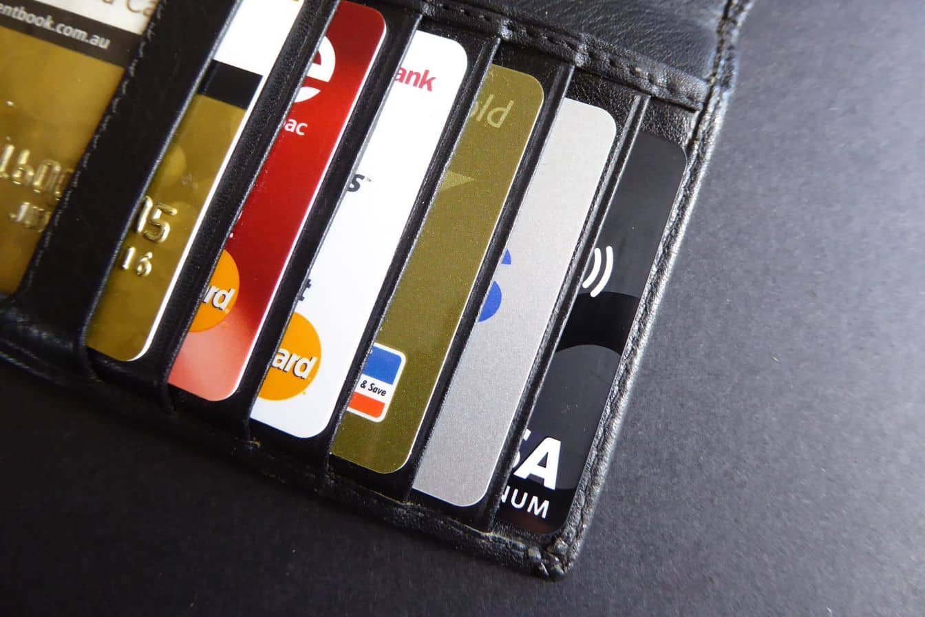 Comment Acheter une Carte Bancaire Prépayée dans un Bureau de Tabac : Guide pour les Consommateurs